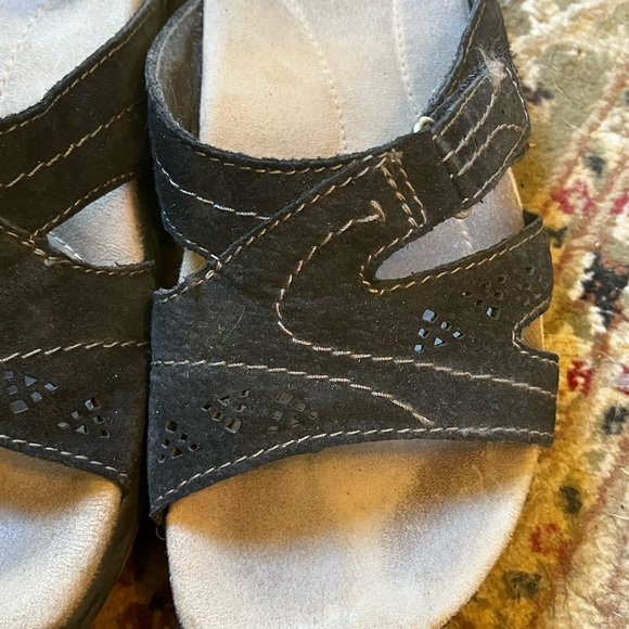 Black Earth Origins Sandals - Picture 4 of 4